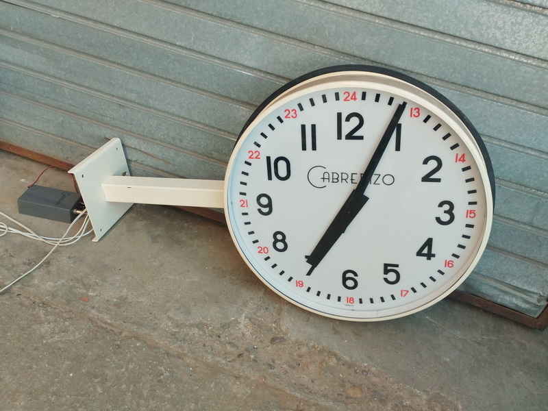 reloj 2lados brazo xl luz metal 105x65x19 1u